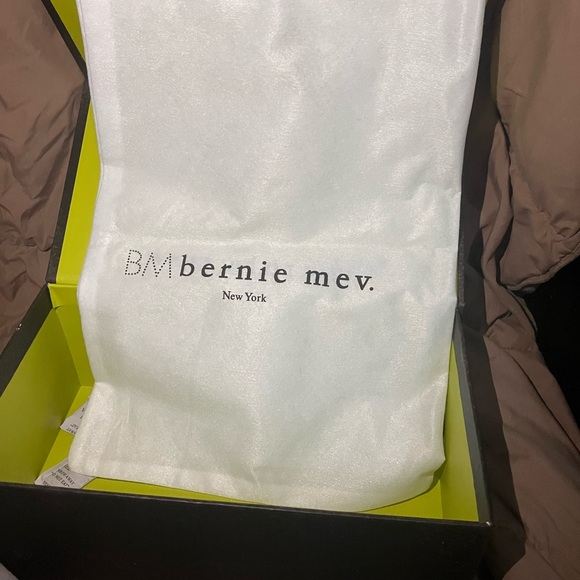 bernie mev. Black and Gray Strappy Sandals - Picture 4 of 4